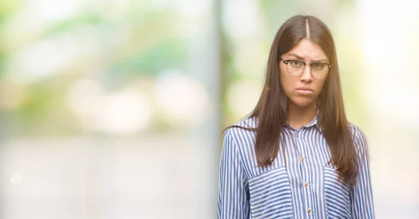 Giovane Donna Affari Ispanica Bella Scettica Nervosa Accigliata Sconvolta Causa — Foto Stock