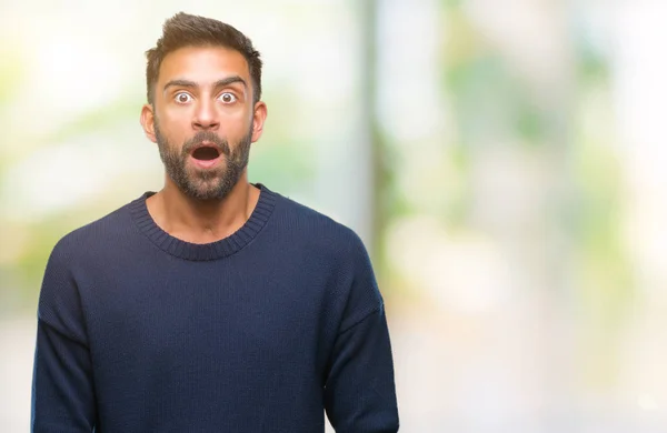 Hombre Hispano Adulto Sobre Fondo Aislado Asustado Sorprendido Con Expresión —  Fotos de Stock