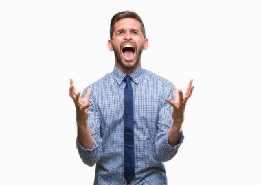 Genç yakışıklı iş adamı izole arka plan çılgın ve kızgın bağırarak ve agresif ifade ve silah kaldırdı bağırıyor. Hayal kırıklığı kavramı.