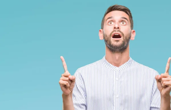 Joven Hombre Guapo Sobre Fondo Aislado Asombrado Sorprendido Mirando Hacia —  Fotos de Stock