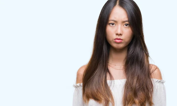 Mladá Asijská Žena Nad Izolované Pozadí Skeptik Nervózní Mračil Naštvaná — Stock fotografie