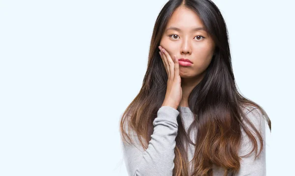 Ung Asiatisk Kvinna Över Isolerade Bakgrund Tänkande Ser Trött Och — Stockfoto
