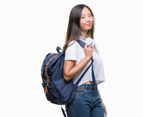 Jovem Mulher Asiática Vestindo Mochila Fones Ouvido Sobre Fundo Isolado — Fotografia de Stock