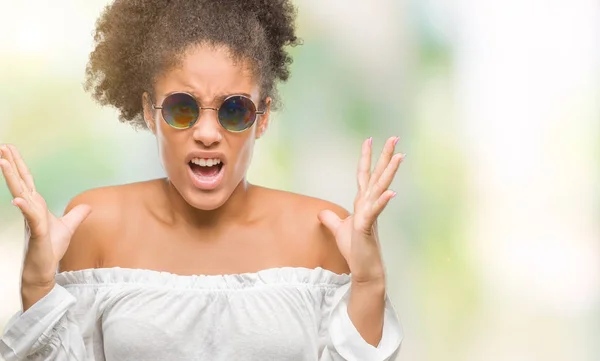 Fiatal Afro Amerikai Napszemüveget Visel Mint Elszigetelt Háttér Őrült Őrült — Stock Fotó