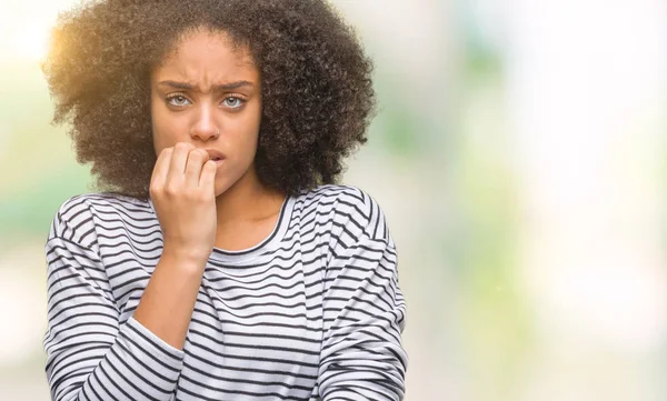Młody Afro American Kobieta Białym Tle Patrząc Zestresowany Zdenerwowany Rąk — Zdjęcie stockowe
