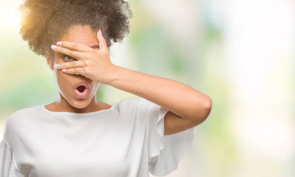 Junge Afroamerikanerin Mit Isoliertem Hintergrund Die Schockiert Gesicht Und Augen — Stockfoto