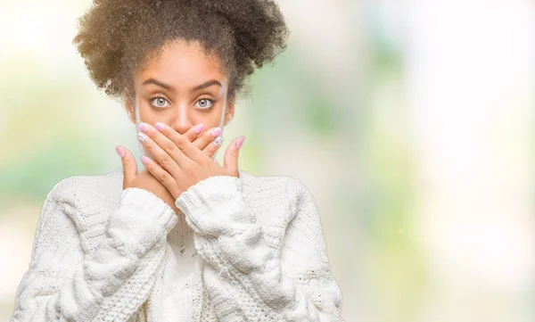 Jovem Afro Americana Vestindo Camisola Inverno Sobre Fundo Isolado Chocado — Fotografia de Stock