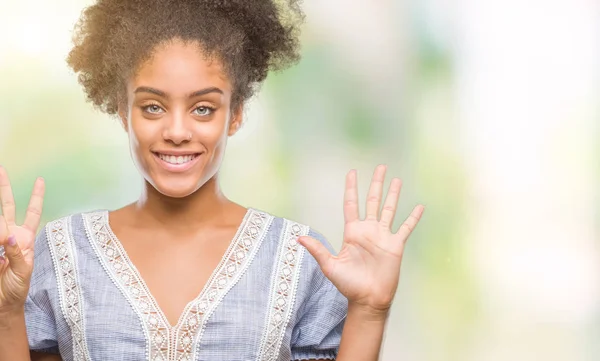 Joven Mujer Afroamericana Sobre Fondo Aislado Mostrando Señalando Con Los — Foto de Stock