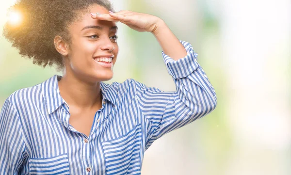Jonge Afro Amerikaanse Vrouw Geïsoleerde Achtergrond Erg Blij Lachende Zoek — Stockfoto