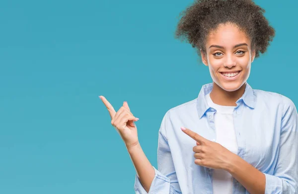 Young Afro American Woman Isolated Background Smiling Looking Camera Pointing — Stock Photo, Image