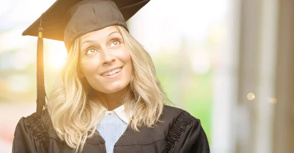 Young Graduate Woman Thinking Looking Expressing Doubt Wonder — Stock Photo, Image