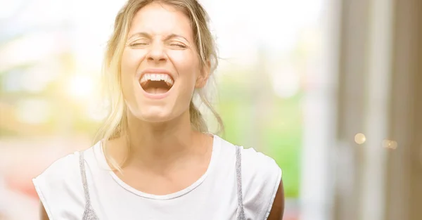 Giovane Bella Donna Stressante Terrorizzata Dal Panico Urlando Esasperata Frustrata — Foto Stock