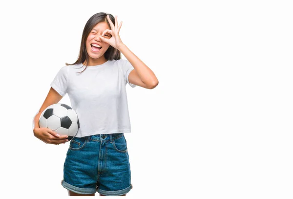 Junge Asiatische Frau Hält Fußballball Über Isoliertem Hintergrund Mit Glücklichem — Stockfoto