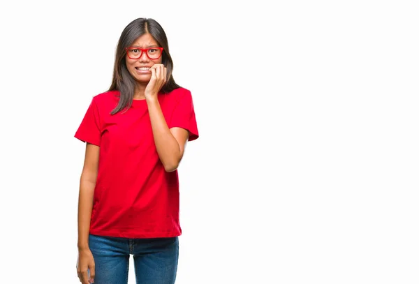 Mujer Asiática Joven Con Gafas Sobre Fondo Aislado Mirando Estresado —  Fotos de Stock