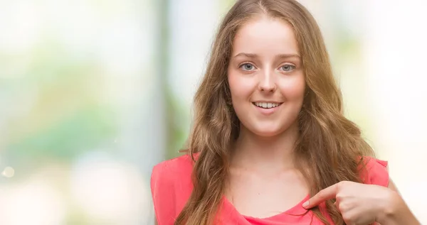 Young Blonde Woman Wearing Pink Dress Surprise Face Pointing Finger — Stock Photo, Image