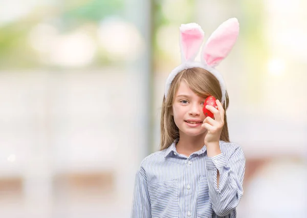 Kleines Blondes Kind Mit Osterhasenohren Mit Einem Glücklichen Gesicht Stehen — Stockfoto