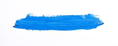 Beyaz arka plan üzerinde izole mavi fırça darbesi