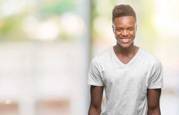 Unga Afroamerikanska Mannen Över Isolerade Bakgrund Med Glad Och Cool — Stockfoto