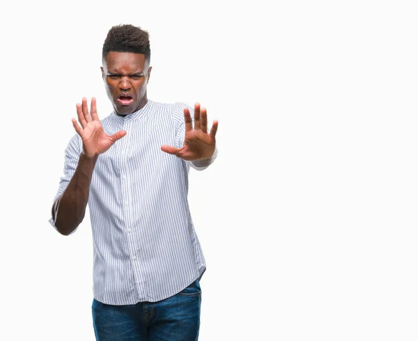 年轻的非洲裔美国人在孤立的背景下害怕和恐惧的表情用手停止手势 在震惊中大叫 恐慌概念 — 图库照片