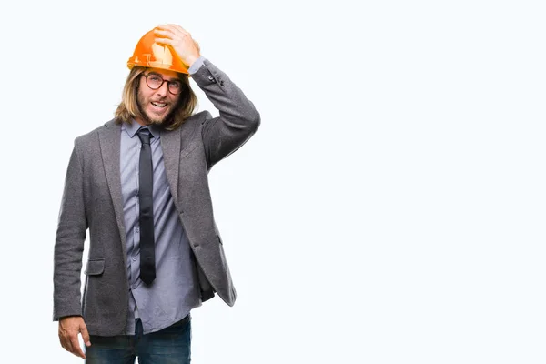 Giovane Bello Architec Uomo Con Capelli Lunghi Indossando Casco Sicurezza — Foto Stock