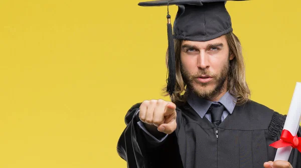 Jovem Homem Bonito Pós Graduação Com Cabelo Longo Segurando Grau — Fotografia de Stock