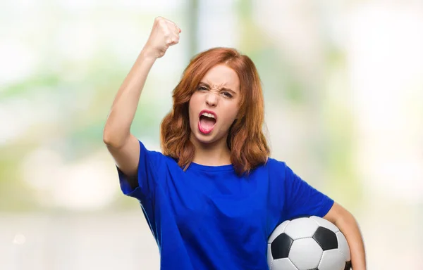 Joven Hermosa Mujer Sobre Fondo Aislado Sosteniendo Pelota Fútbol Molesto — Foto de Stock