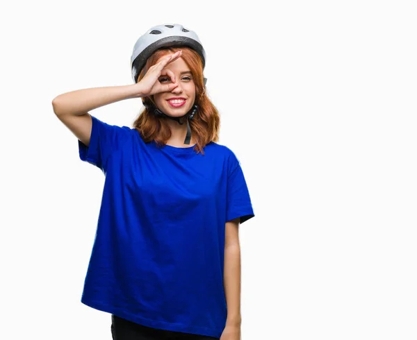 Jeune Belle Femme Portant Casque Cycliste Sur Fond Isolé Faisant — Photo