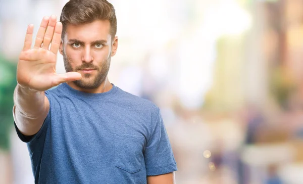 Jovem Homem Bonito Sobre Fundo Isolado Fazendo Parar Cantar Com — Fotografia de Stock