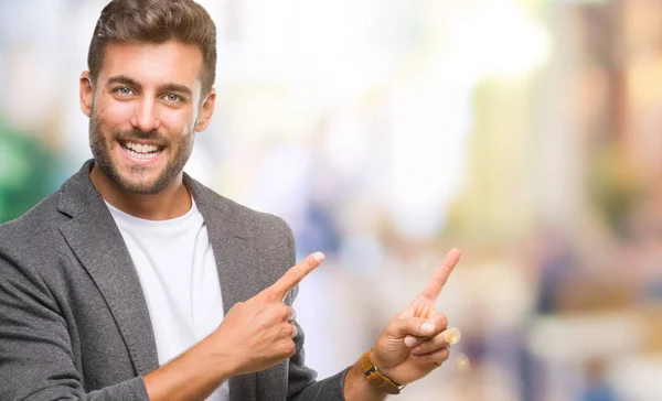 Jovem Homem Negócios Bonito Sobre Fundo Isolado Sorrindo Olhando Para — Fotografia de Stock