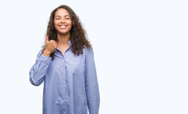 Joven Mujer Negocios Hispana Haciendo Gesto Feliz Con Mano Aprobar — Foto de Stock