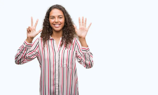 Mulher Hispânica Jovem Bonita Mostrando Apontando Para Cima Com Dedos — Fotografia de Stock