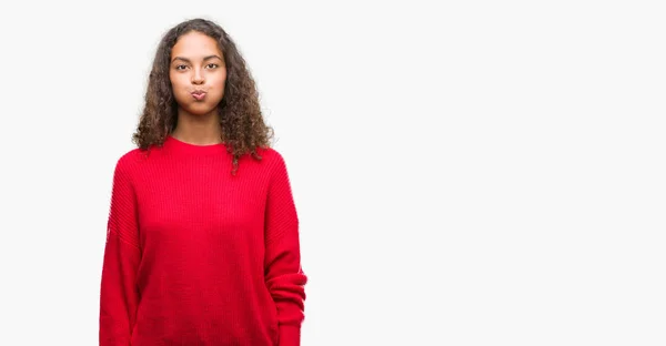 Mujer Hispana Joven Vistiendo Suéter Rojo Soplando Mejillas Con Cara —  Fotos de Stock