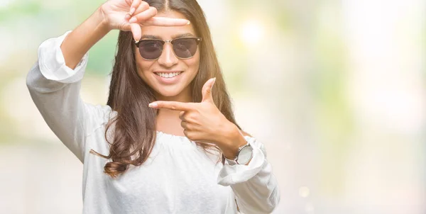 Young Beautiful Arab Woman Wearing Sunglasses Isolated Background Smiling Making — Stock Photo, Image