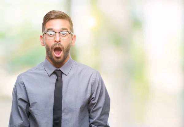 Junger Gutaussehender Geschäftsmann Mit Isoliertem Hintergrund Ängstlich Und Schockiert Mit — Stockfoto