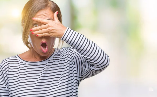 Ältere Hispanische Frau Mittleren Alters Mit Isoliertem Hintergrund Die Schockiert — Stockfoto