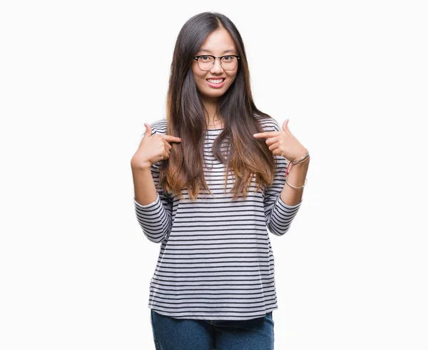 Ung Asiatisk Kvinna Som Bär Glasögon Över Isolerade Bakgrund Ser — Stockfoto