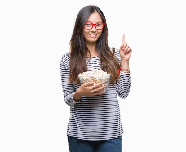 Young Asian Woman Eating Popcorn Isolated Background Surprised Idea Question — Stock Photo, Image