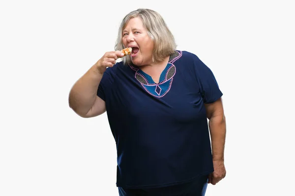 Senior Más Tamaño Mujer Caucásica Comiendo Waffle Sobre Fondo Aislado —  Fotos de Stock