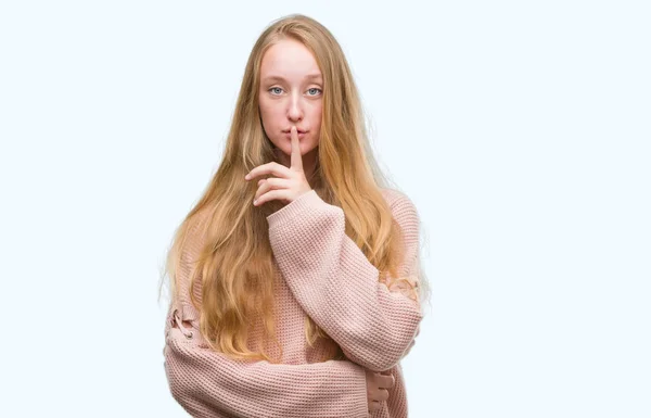 Adolescente Bionda Con Maglione Rosa Che Chiede Stare Zitta Con — Foto Stock