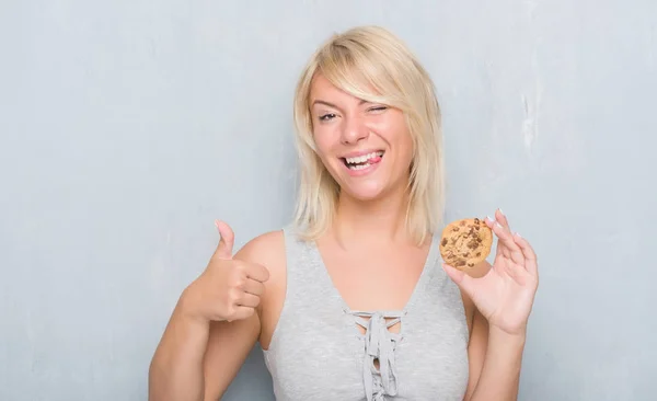 Caucasian Adult Woman Grey Grunge Wall Eating Chocolate Cooky Happy — Stock Photo, Image