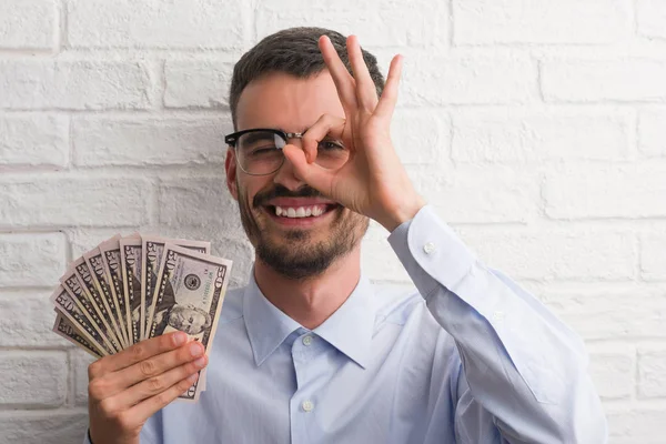 Joven Hombre Negocios Hipster Sosteniendo Dólares Con Cara Feliz Sonriendo —  Fotos de Stock