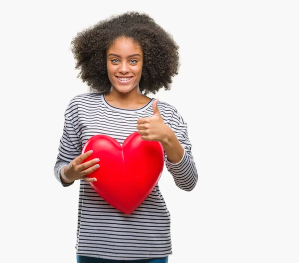 Jovem Afro Americana Segurando Coração Vermelho Amor Sobre Fundo Isolado — Fotografia de Stock