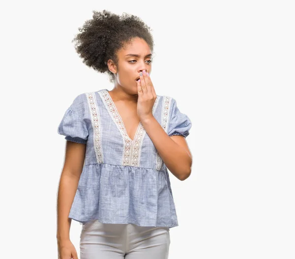 Junge Afroamerikanerin Über Isoliertem Hintergrund Gelangweilt Gähnend Müden Mund Mit — Stockfoto