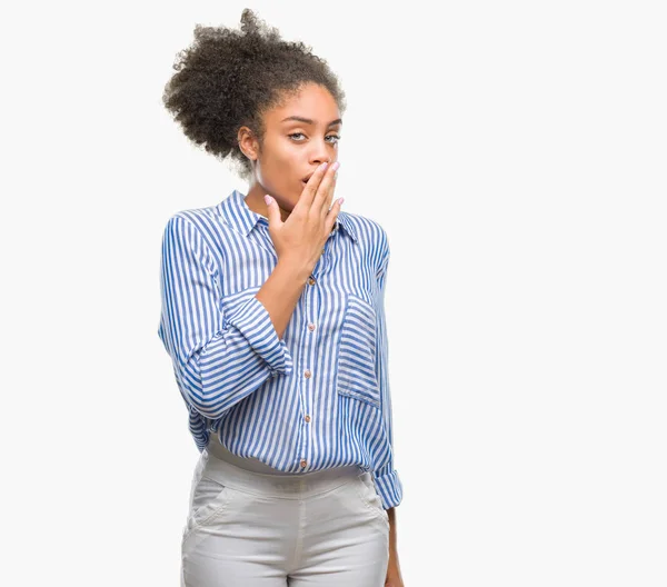 Giovane Donna Afro Americana Sfondo Isolato Annoiato Sbadigliando Stanca Bocca — Foto Stock