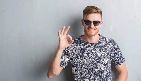 Young Redhead Man Grey Grunge Wall Wearing Sunglasses Doing Sign — Stock Photo, Image