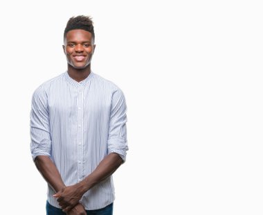 İzole arka plan ile bir mutlu ve güzel genç Afro-Amerikan adam yüzünde gülümseme. Şanslı kişi.