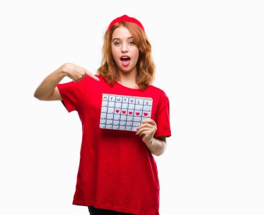 İzole arka plan adet takvim çok mutlu el ve parmak ile işaret tutan genç güzel kadın