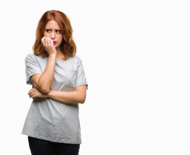 Genç güzel kadın yüzünden stresli ve gergin ile izole arka plan tırnak ısırma dudaklarından eller. Anksiyete sorunu.