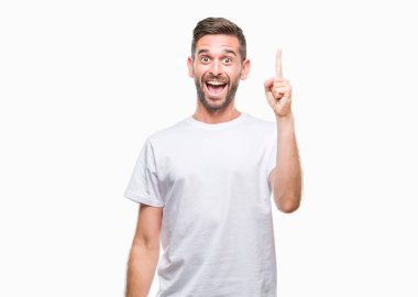 Yakışıklı delikanlı ile başarılı fikir parmağı yukarıyı izole arka plan üzerinde. Çıktıktan ve mutlu. Bir numara.