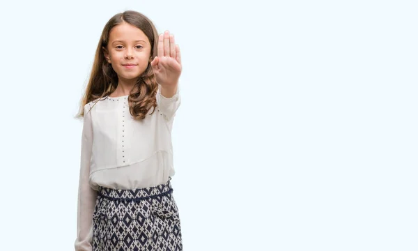 Bruna Ragazza Ispanica Facendo Smettere Cantare Con Palmo Della Mano — Foto Stock